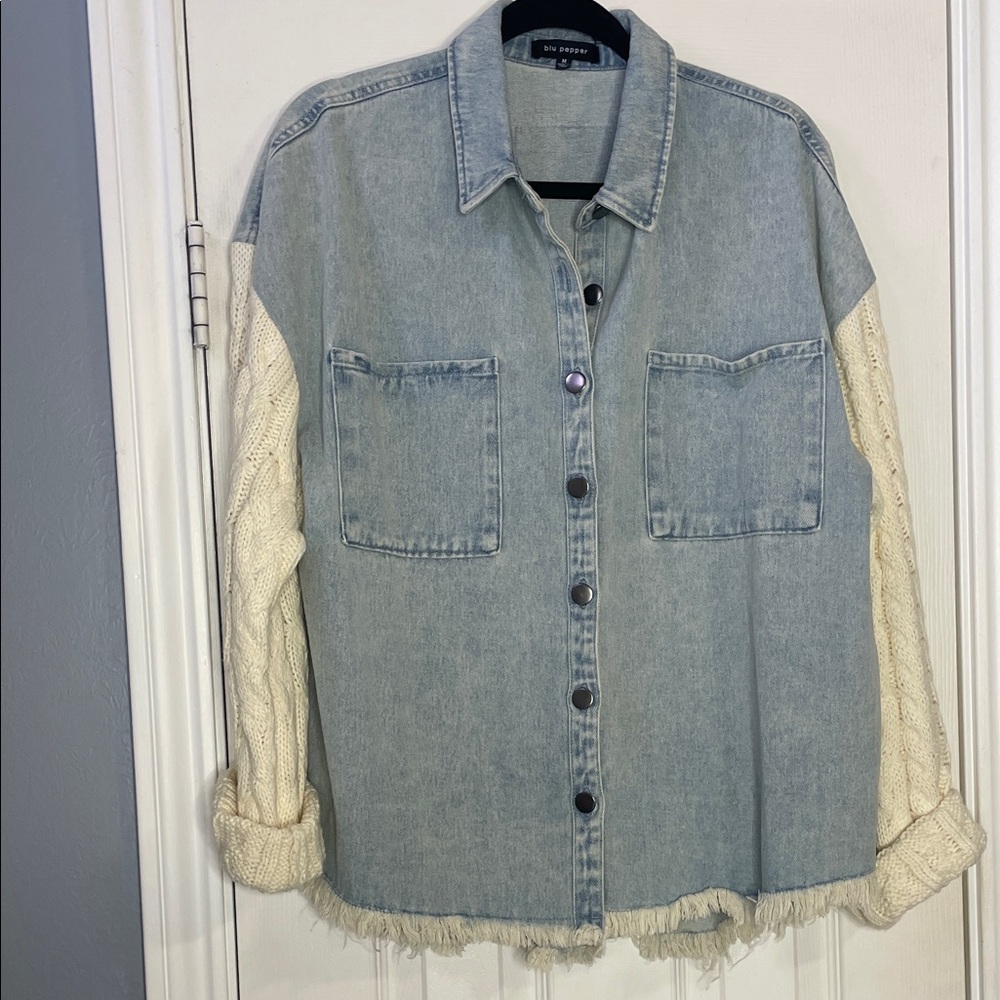 Blu Pepper Sweater Sleeve Light Wash Denim Shacket EUC Size Medium
